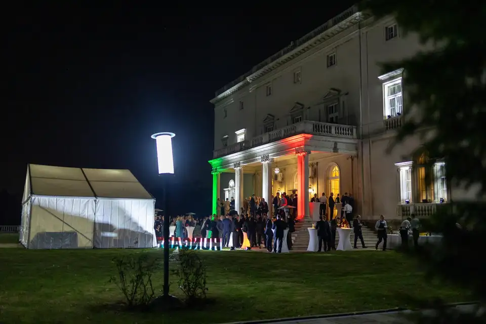 Ambasada Mađarske